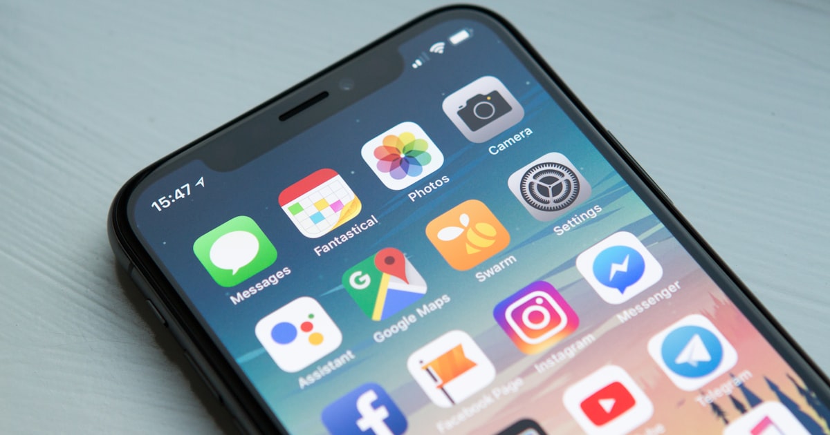 Smartphone mostrando app de fidelidade personalizado