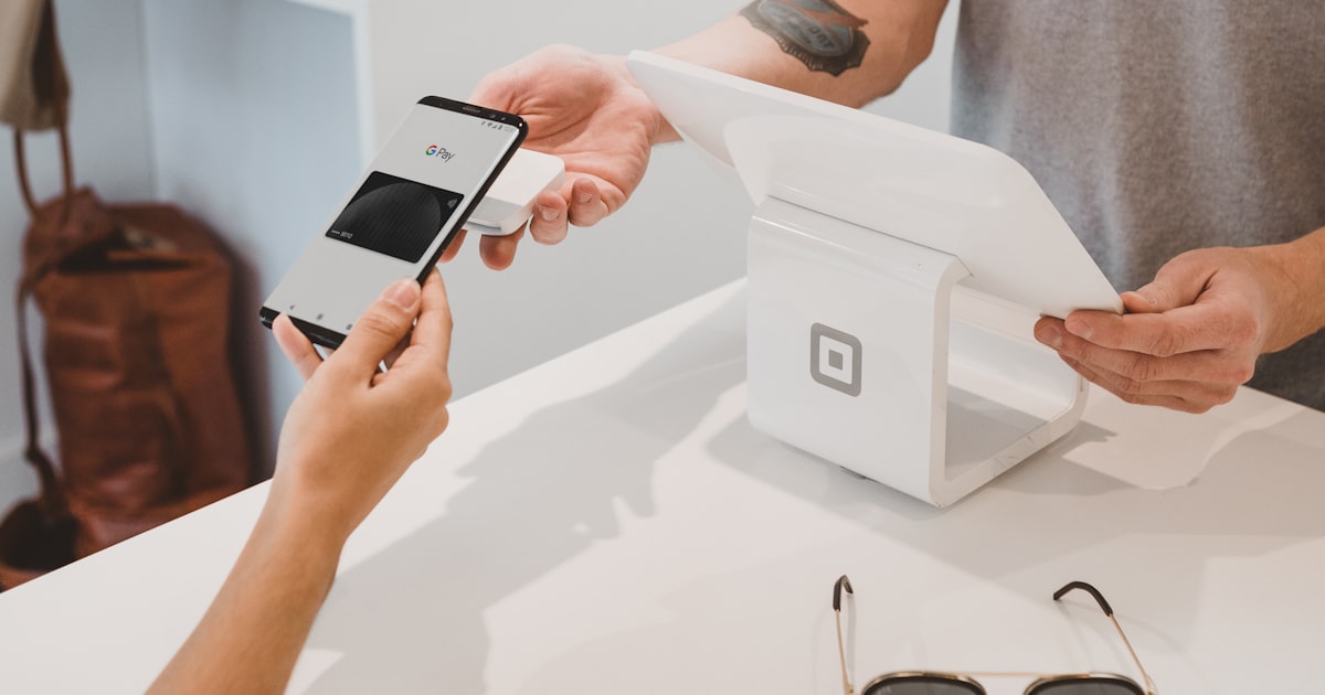 Comparação visual entre app próprio e marketplace